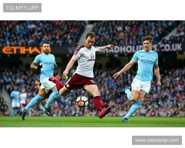 奥斯梅恩与边锋默契配合，球队近期表现稳健持续提升