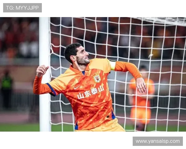 山东泰山防守体系崩盘,老将坐镇难掩整体混乱 山东泰山防守体系崩盘,老将坐镇难掩整体混乱